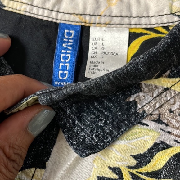 H&M (Divided) Inside out Hawaiian Button Down - Picture 2 of 4